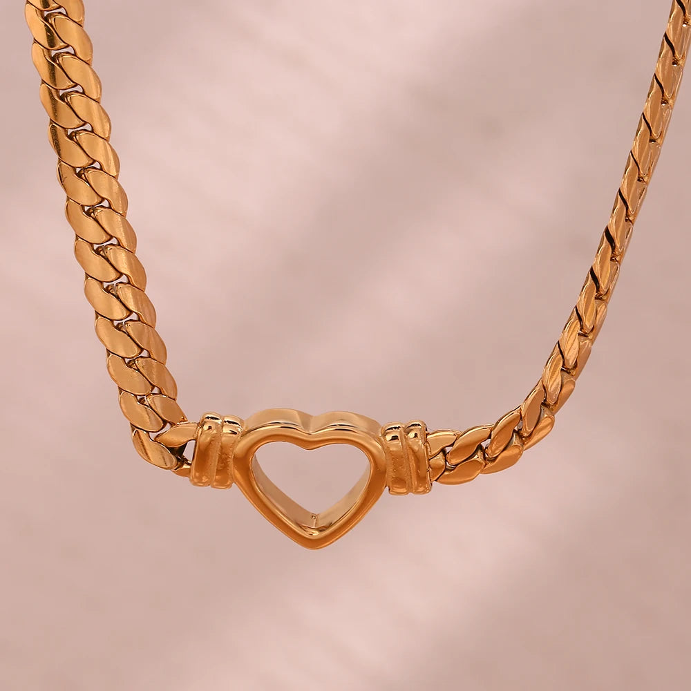 JEWELIXIRS Heart Clasp Necklace