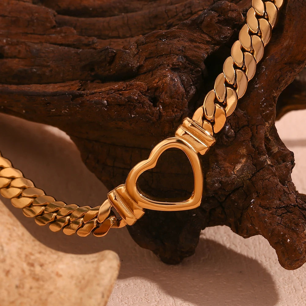 JEWELIXIRS Heart Clasp Necklace